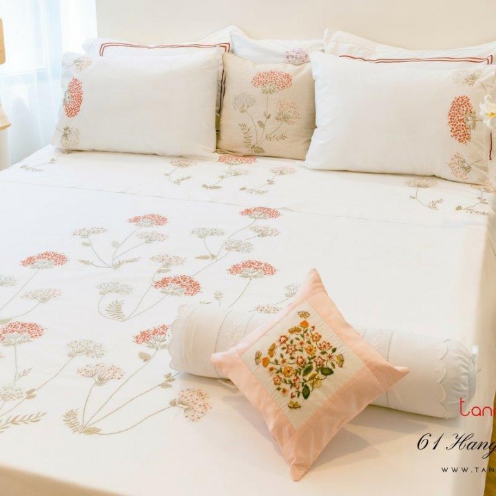 Duvet cover embroidered with Hydrangea flower 